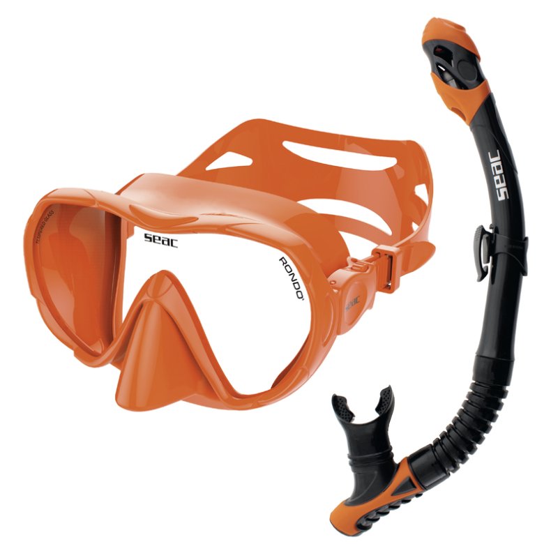 SEAC Rondo Dry snorkels�t i orange og hvid farve med maske, snorkel og transporttaske.